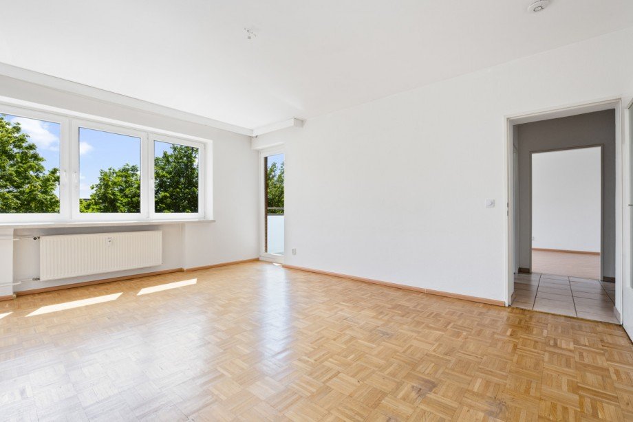 sch�nes Wohnzimmer mit viel Licht Etagenwohnung Norderstedt