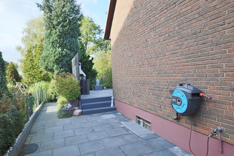 neue Pflasterung Doppelhaush�lfte Pinneberg