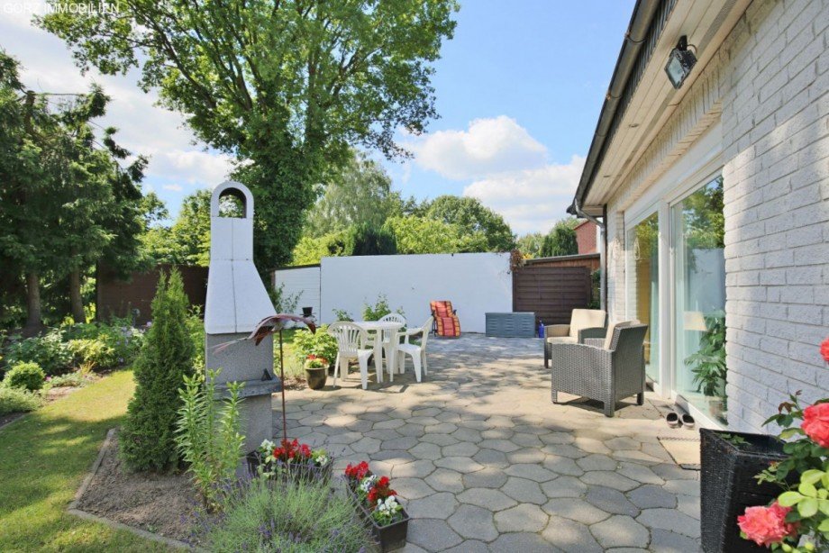 Sch�n angelegter Terrassenbereich Einfamilienhaus Kaltenkirchen
