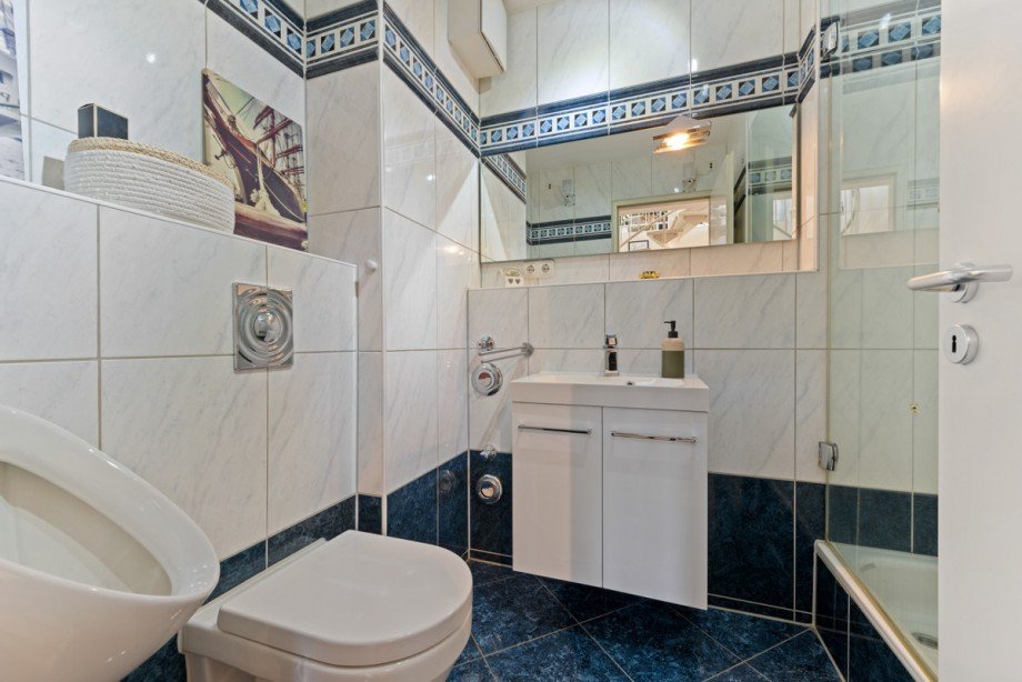 G�ste-WC mit Dusche Etagenwohnung Hamburg