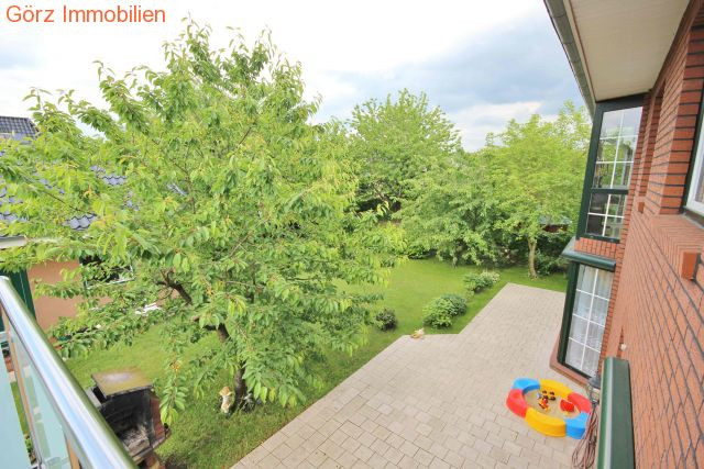 Blick von der Dachterrasse in den Garten Einfamilienhaus Norderstedt
