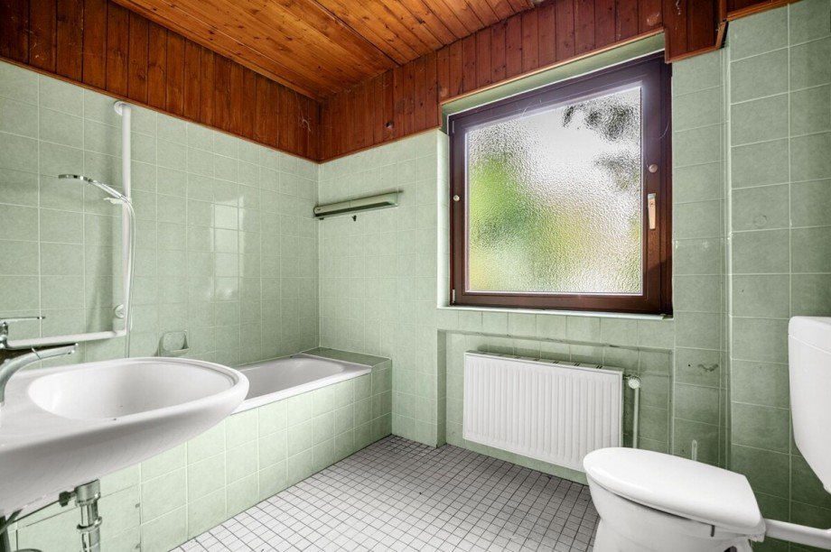 Vollbad mit gro�em Fenster Bungalow Nahe