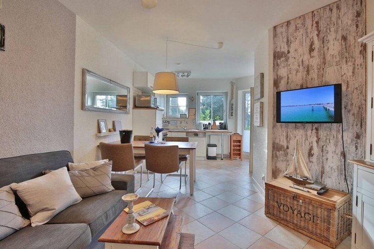 Wohnbereich Scharbeutz Etagenwohnung von Privat Bestlage direkt am Strand - Schwimmbad - Sonniger Balkon, Top-Einnahmen + Nebeneink�nfte