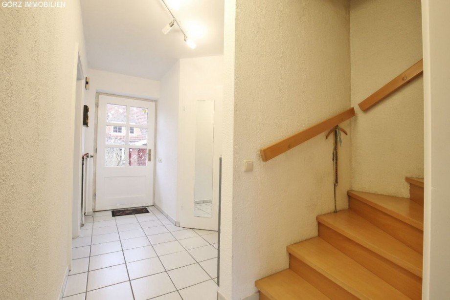 geschlossene Holztreppe Reihenhaus Tornesch