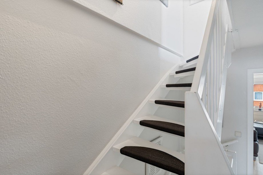 wei�e Holztreppe Doppelhaush�lfte Henstedt-Ulzburg