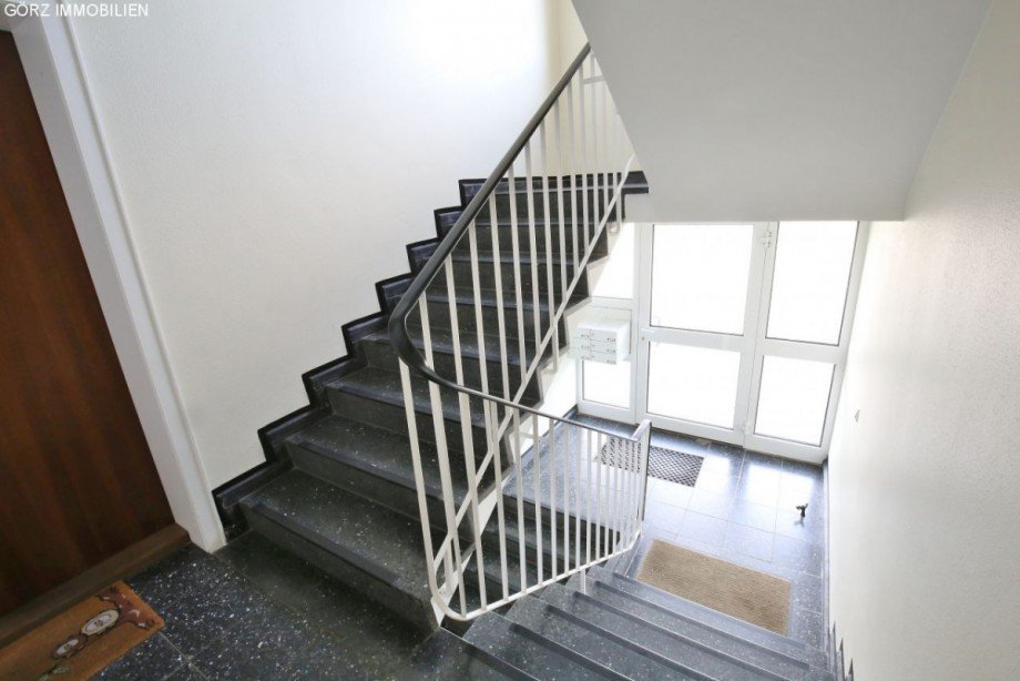 sehr gepflegtes Treppenhaus Dachgeschosswohnung Henstedt-Ulzburg