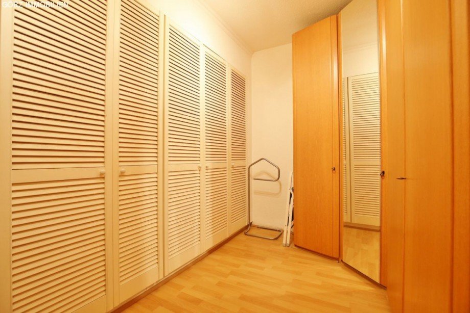 Ankleidezimmer mit Einbauschrank Einfamilienhaus Rellingen