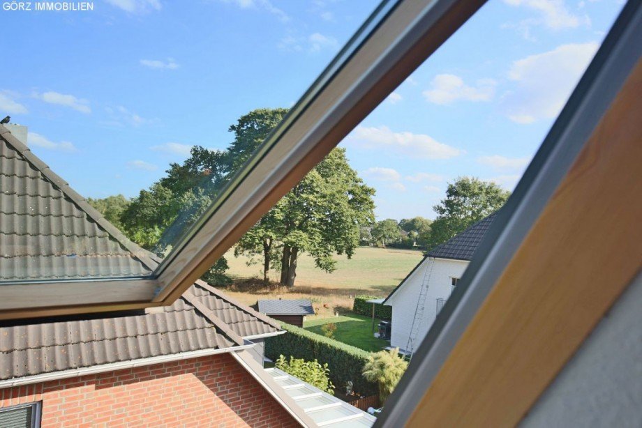 Veluxfenster Spitzboden mit Sonnenrollo Reihenendhaus Norderstedt