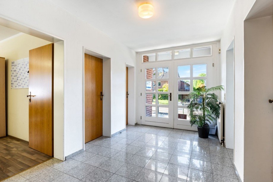 Eingangsbereich EG Wohn- / Gesch�ftshaus Quickborn