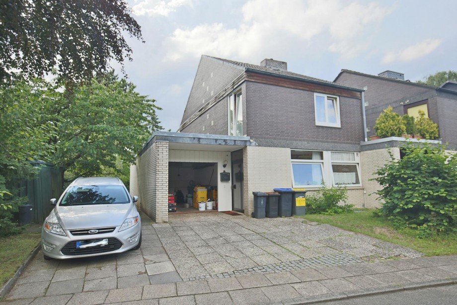 Stra�enansicht Reihenendhaus Norderstedt / Harksheide