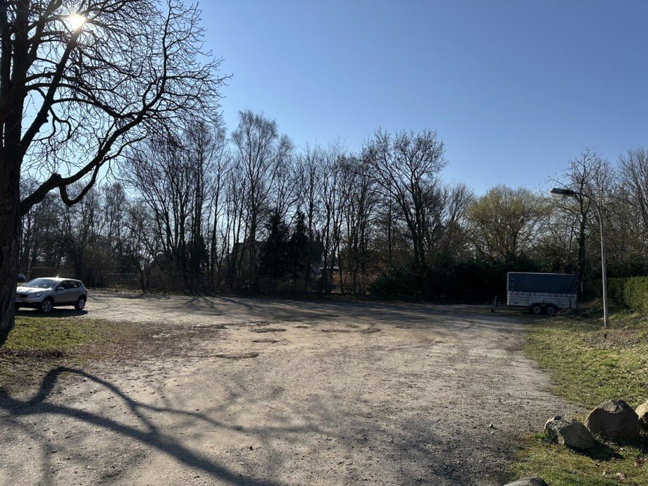 riesiger Parkplatz Gastronomie Elmenhorst