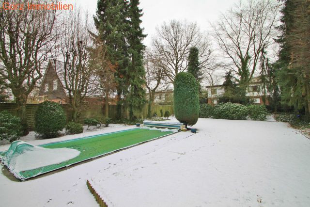 Der beheizbare Swimming-Pool im gro�en Garten Einfamilienhaus Hamburg
