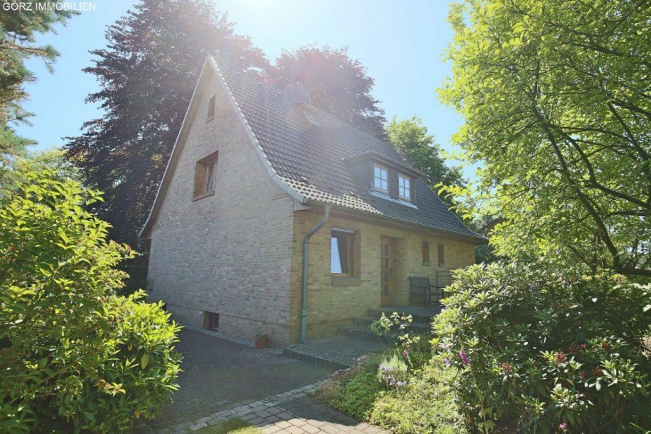 R�ckw�rtger Eingangsbereich Einfamilienhaus Henstedt-Ulzburg