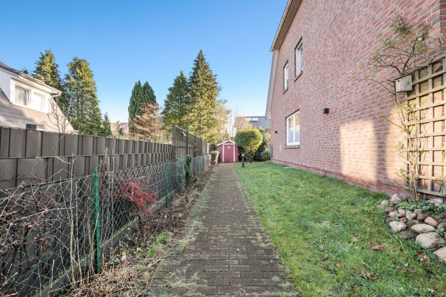 Zuwegung zum Haus Doppelhaush�lfte Norderstedt