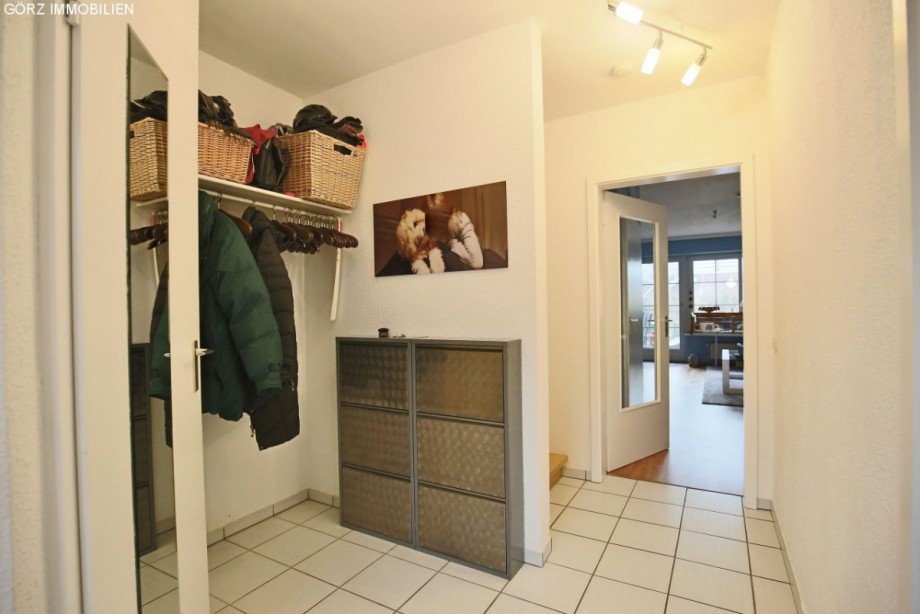 Garderobe, Blick ins Wohnzimmer Reihenhaus Tornesch