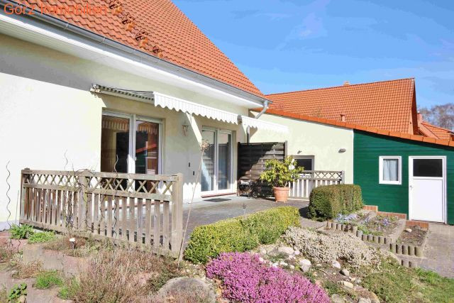 Die gro�e Terrasse ist tags�ber sehr sonnig Einfamilienhaus Barmstedt
