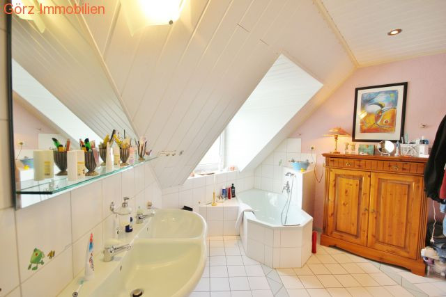 Vollbad im OG Einfamilienhaus Sarlhusen