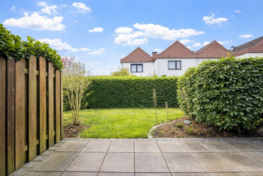 immergr�n eingewachsen Reihenendhaus Henstedt-Ulzburg