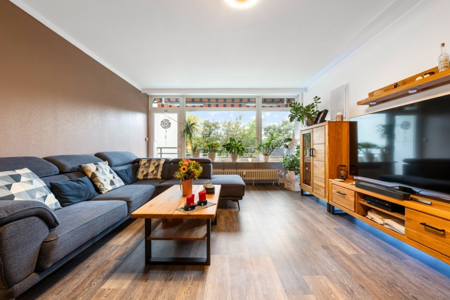 Gro�z�giges Wohnzimmer Etagenwohnung Quickborn