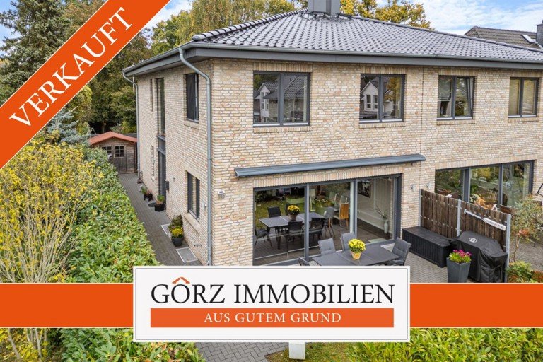  Norderstedt Doppelhaush�lfte *VERKAUFT* Neuwertiges Doppelhaus mit Erdw�rme und gro�z�gigem Raumangebot - Stilvoll Wohnen in Stadtparkn�he