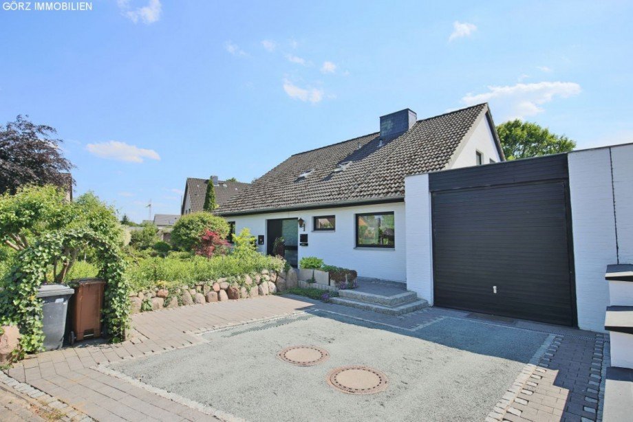 Stellpl�tze vor der Garage Einfamilienhaus Kaltenkirchen