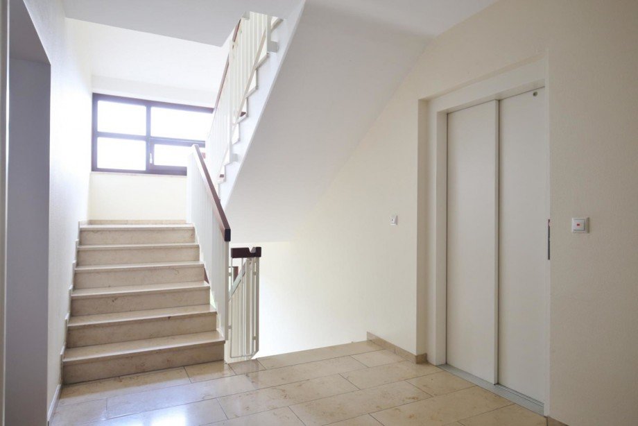 Fahrstuhl und Treppenhaus Etagenwohnung Hamburg