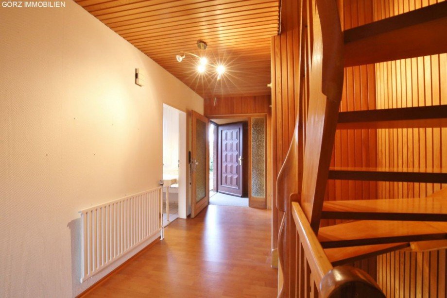 massive Holztreppe Reihenmittelhaus K�lln-Reisiek