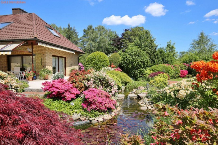 Teich vor der Terrasse Einfamilienhaus Kaltenkirchen