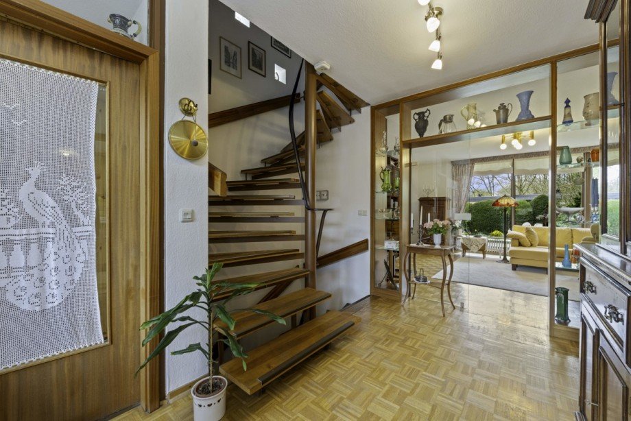 Diele mit T�relement Reihenmittelhaus Norderstedt