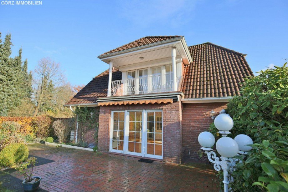 Gro�e Terrasse mit Markise Einfamilienhaus Norderstedt
