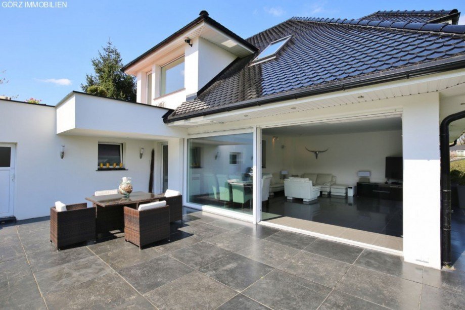Terrasse und Wohnzimmer Villa Hitzhusen