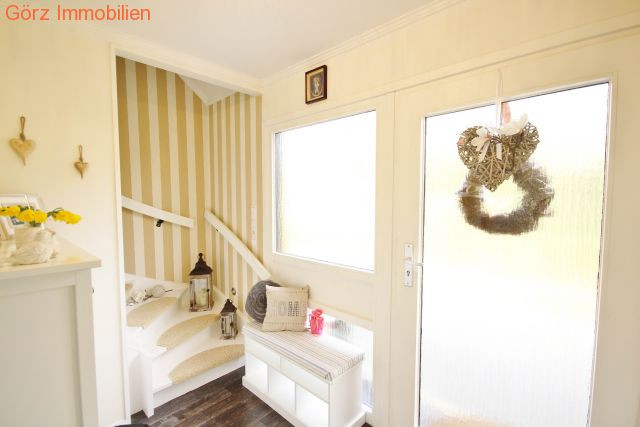Die Vordiele mit der Treppe ins Obergeschoss Einfamilienhaus Ellerau