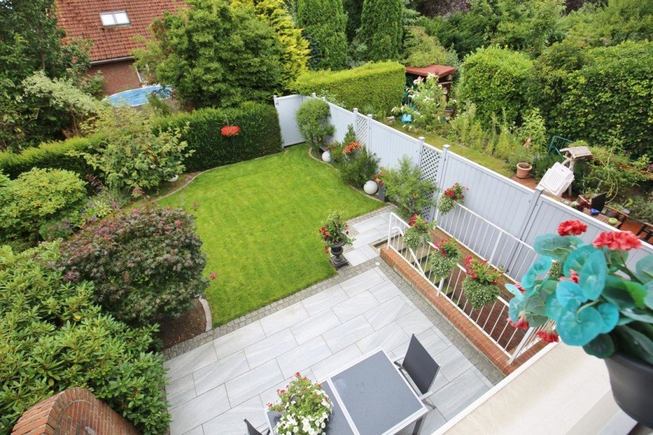 Gartenblick vom Balkon Reihenmittelhaus Schenefeld