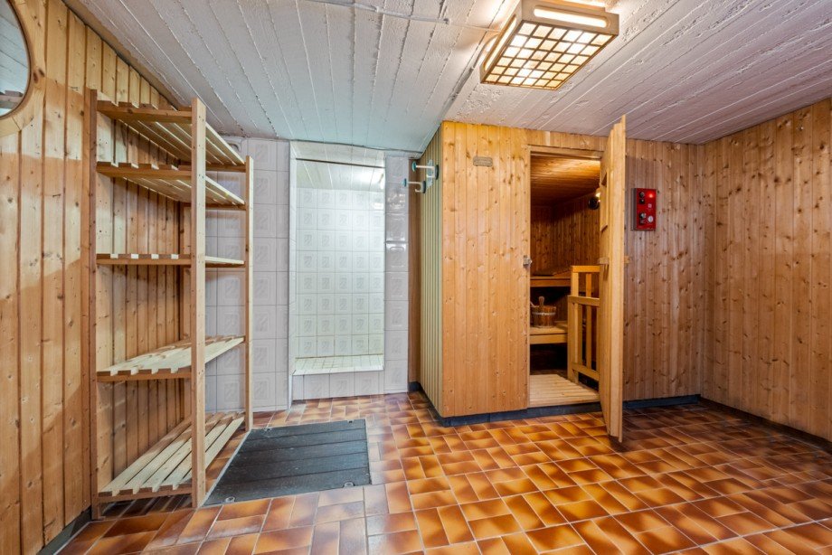Sauna und Dusche im Keller Einfamilienhaus Norderstedt / Glash�tte