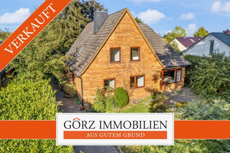  Tangstedt Einfamilienhaus *VERKAUFT* Einfamilienhaus mit 245 m� Wohn-/Nutzfl�che, gro�em Grundst�ck inkl. 2. Baugrundst�ck und Pool f�r Handwerker oder f�r Neubau
