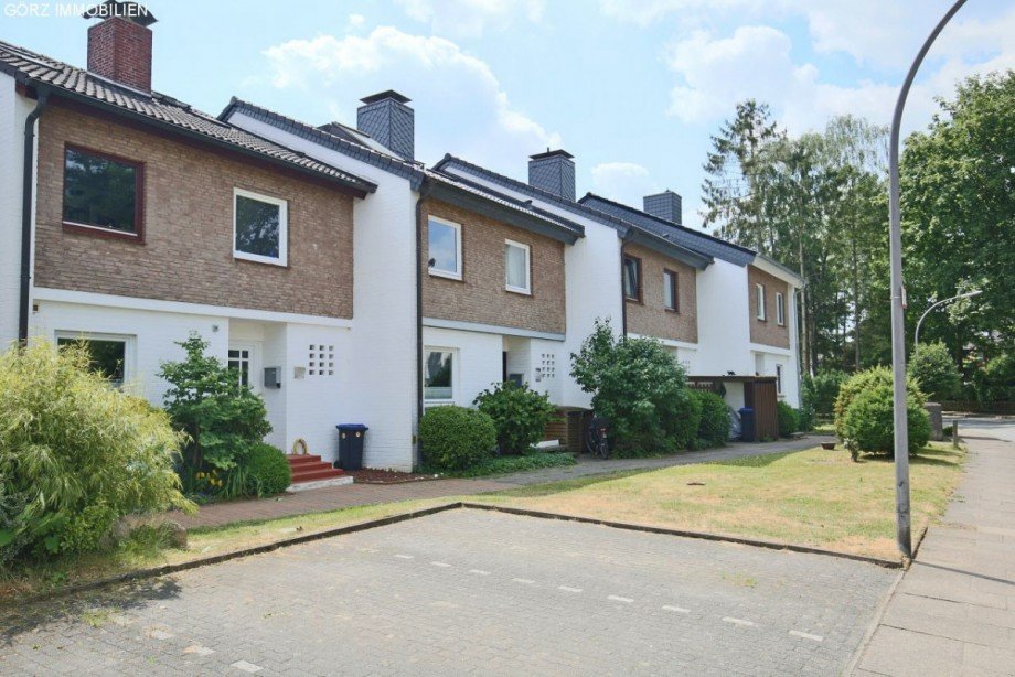 Stellpl�tze vor dem Haus Reihenmittelhaus Norderstedt