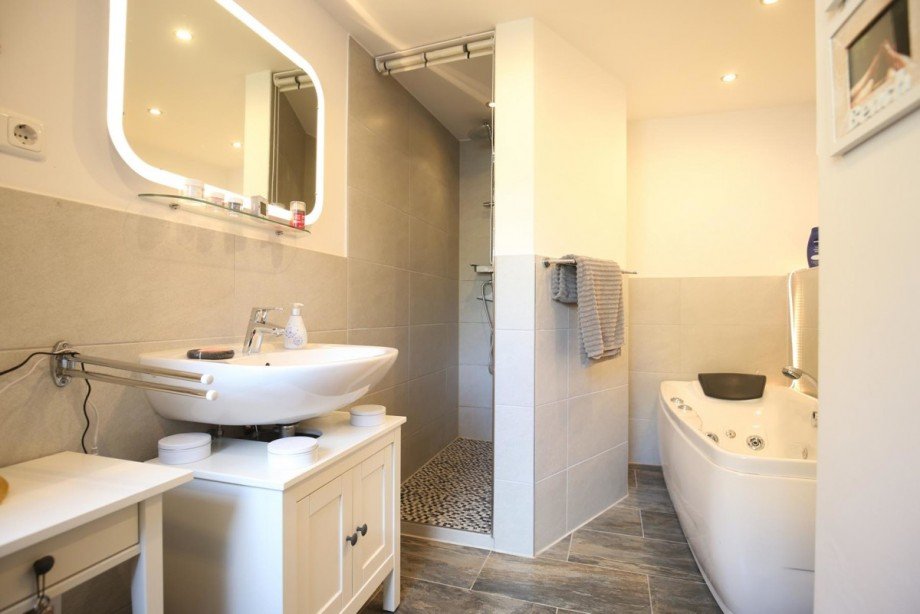 modernes Vollbad Doppelhaush�lfte Pinneberg