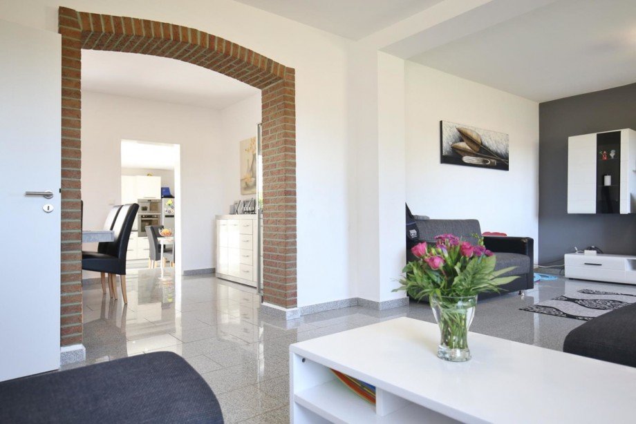 Esszimmer, Blick zur K�che Bungalow Norderstedt