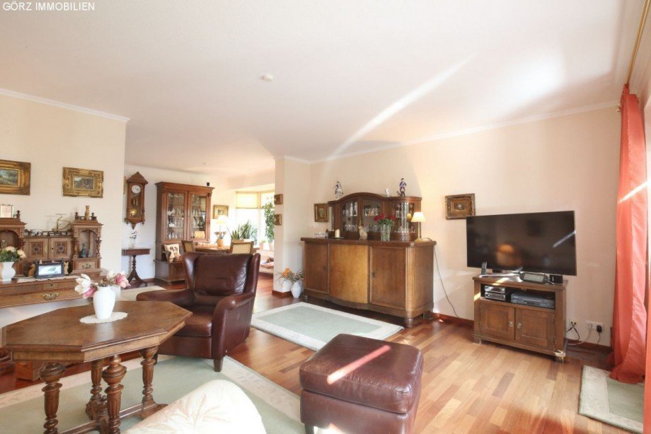 Wohnzimmer mit Merbau Parkett Reihenendhaus Norderstedt