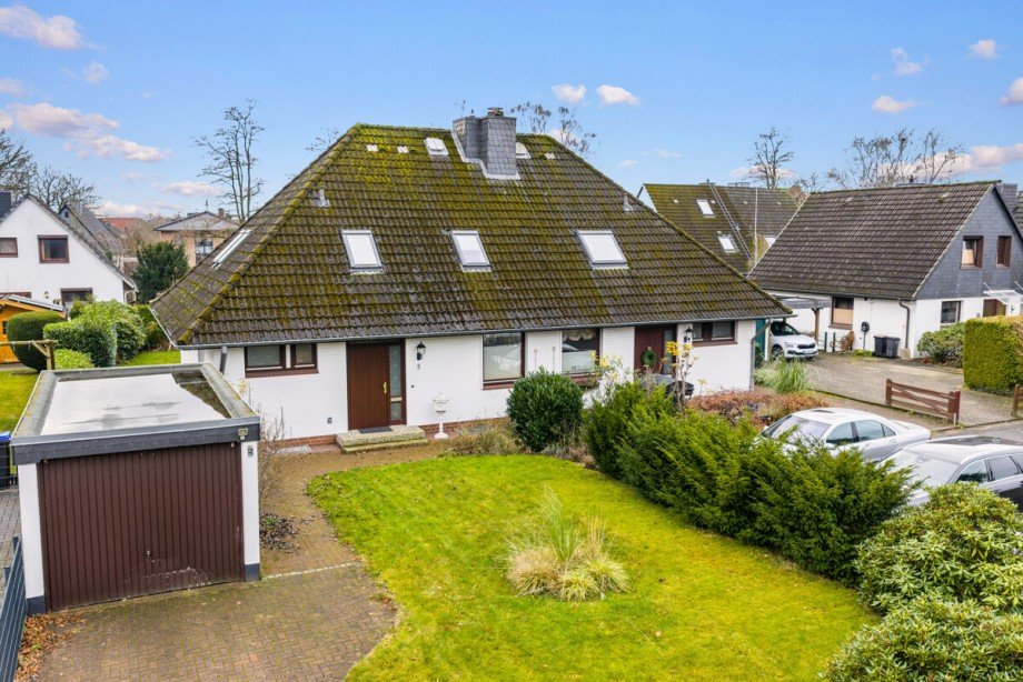 Pampasgras und Eiben Doppelhaush�lfte Norderstedt