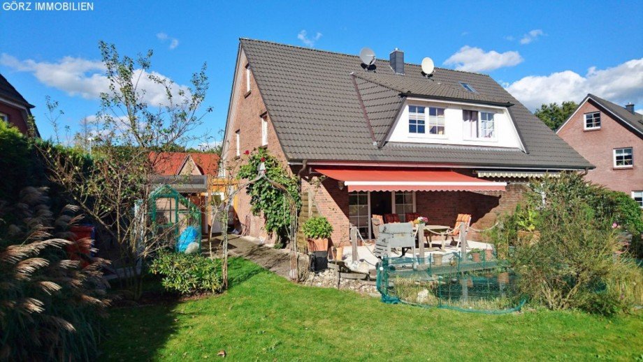 sch�ne Terrasse mit Markiese Doppelhaush�lfte Henstedt Ulzburg