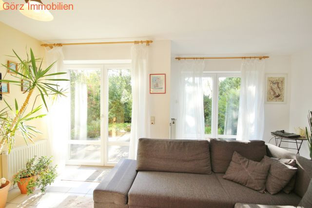 Die gro�en Fenster lassen viel Licht hinein Reihenendhaus Quickborn-Heide