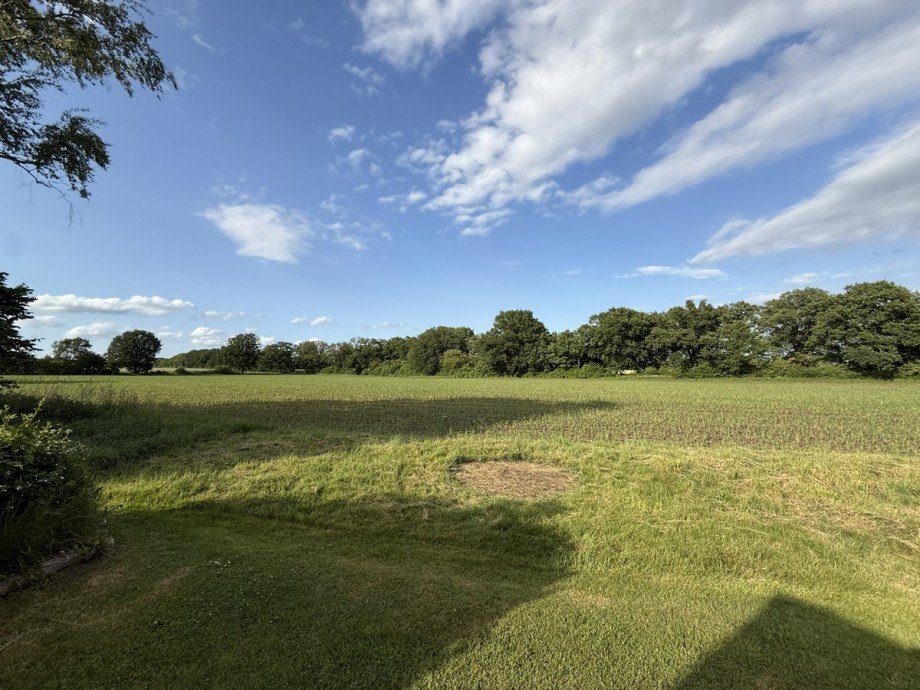 Bick aufs angrenzende Feld Wohngrundst�ck Tangstedt