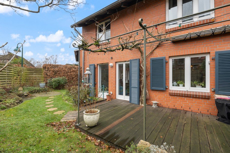 Terrasse mit Pergola Reihenendhaus Norderstedt