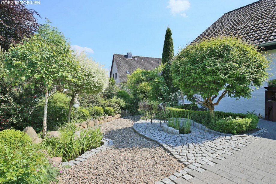 Hochwertige Pflasterung Einfamilienhaus Kaltenkirchen