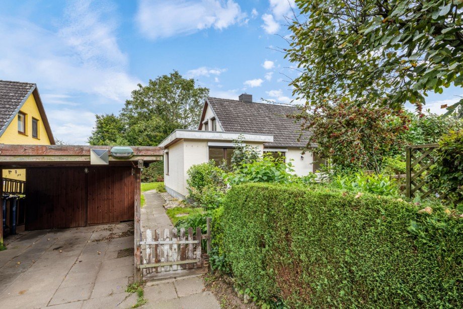 Carport an der Hausauffahrt Einfamilienhaus Nahe