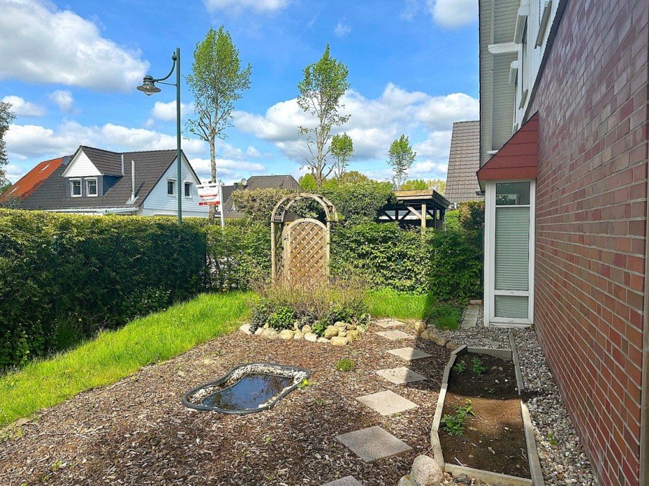Garten mit Gartentor Doppelhaush�lfte Itzstedt