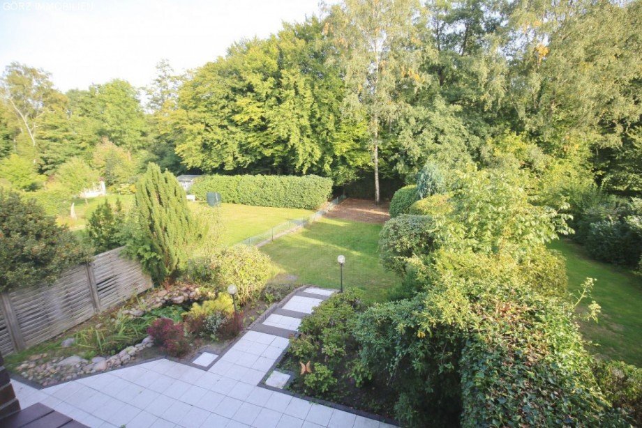 Blick in den Garten Doppelhaush�lfte Norderstedt