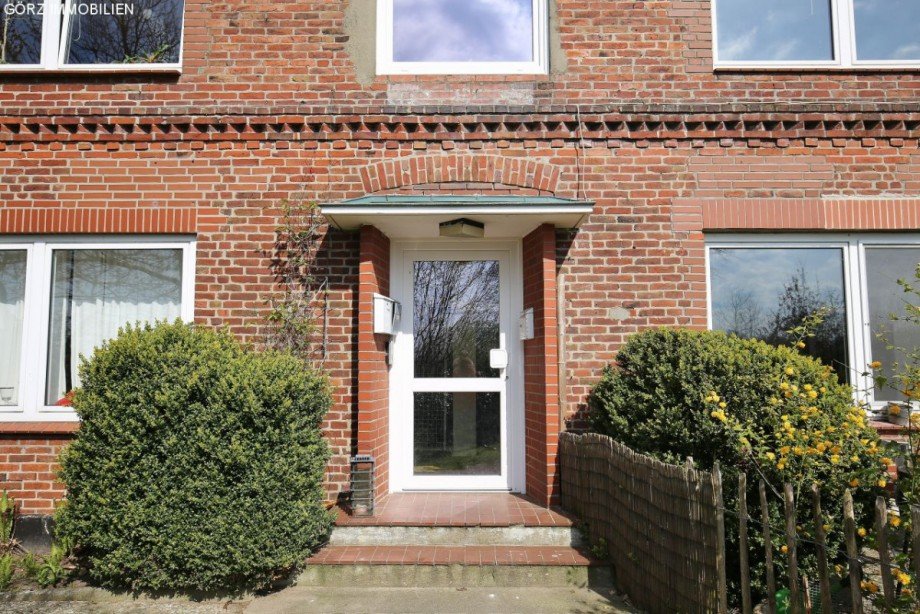 Eingang Mehrfamilienhaus Lutzhorn