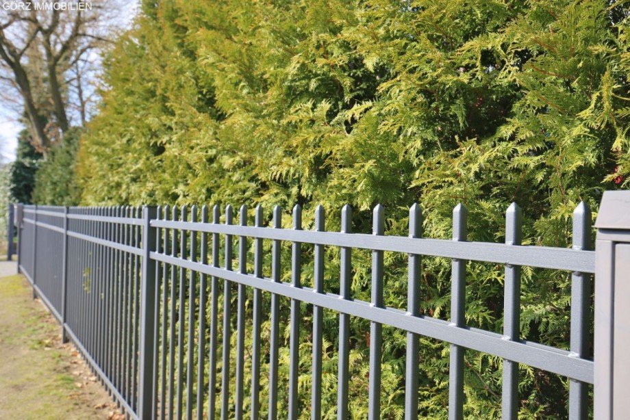 Neuer Zaun Doppelhaush�lfte Norderstedt